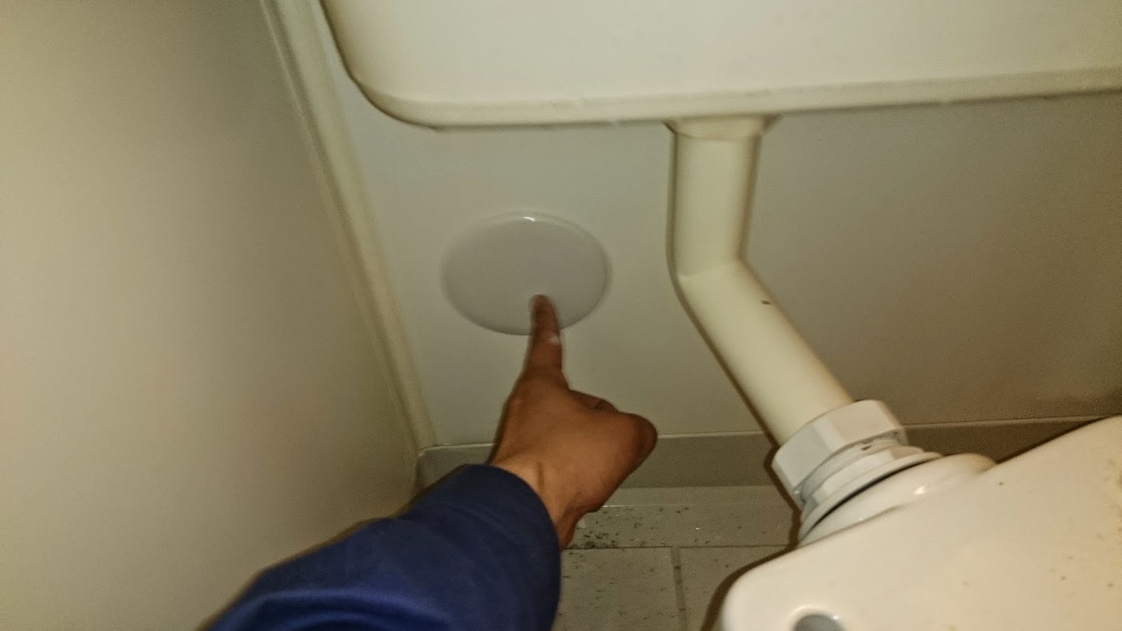 株式会社アイズ スタッフブログ 【質問】ユニットバスに穴を開けて原状回復できますか？ 【回答】隠すことはできます！